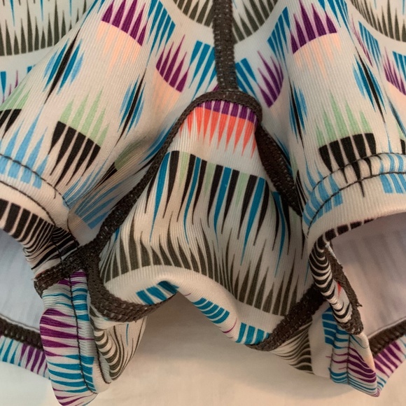 Dakine 'Persuasive Boy Shorts' in Zanzibar pattern - Picture 5 of 7